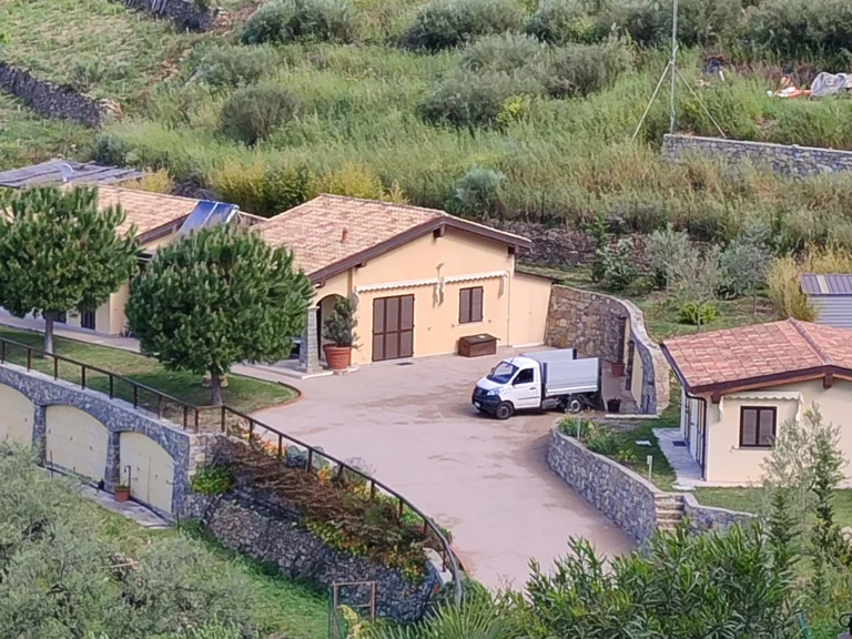 Copertina del progetto di costruzione di una nuova villa a Vallebona, in provincia di Imperia. Realizzata da Luccisano Impresa Edile a Ventimiglia e Costa Azzurra