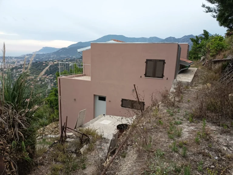 Copertina del progetto di ristrutturazione di un rudere a Mentone, in Costa Azzurra. Realizzata da Luccisano Impresa Edile a Ventimiglia e Costa Azzurra